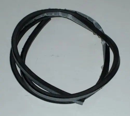 Daikin Moosgummidichtung, schwarze flexible Dichtung in Form eines Rings, auf hellem Untergrund liegend, ohne erkennbare Maße.